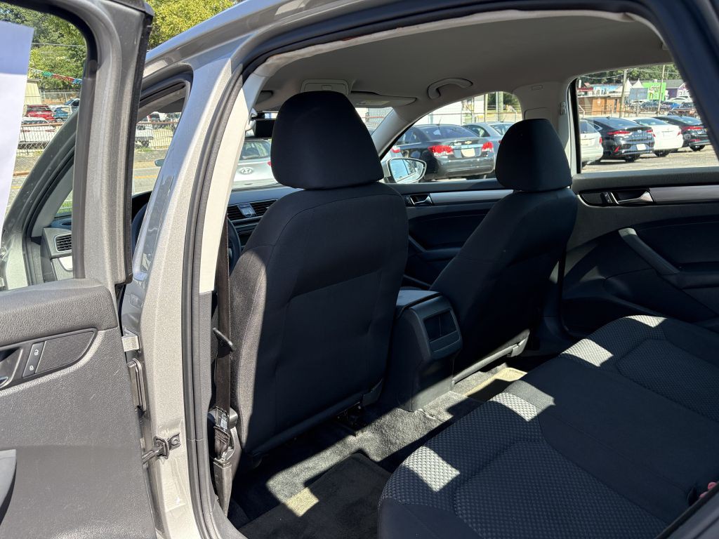 2012 Volkswagen Passat Image 13