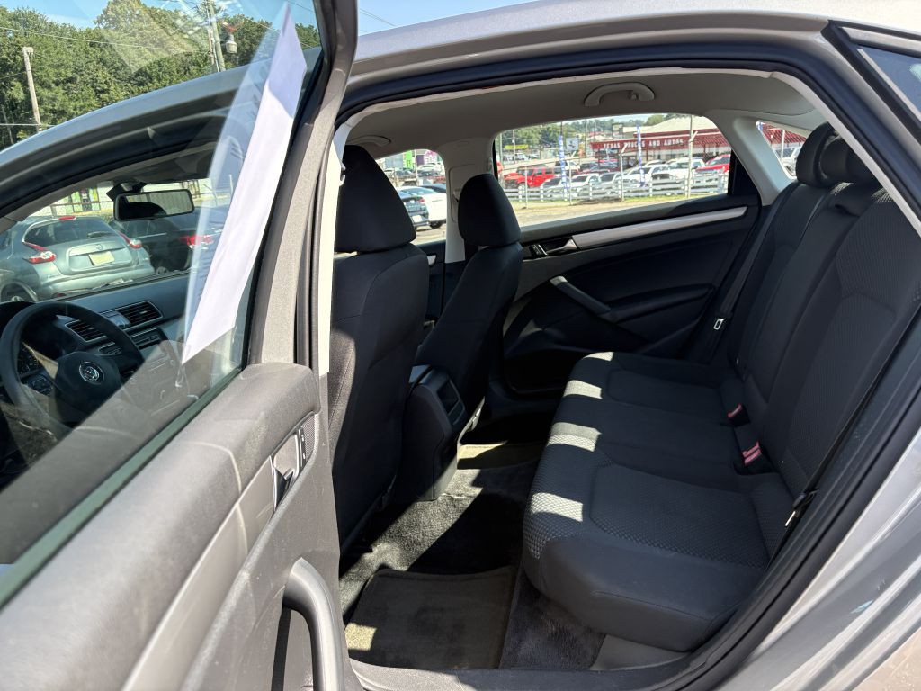 2012 Volkswagen Passat Image 14