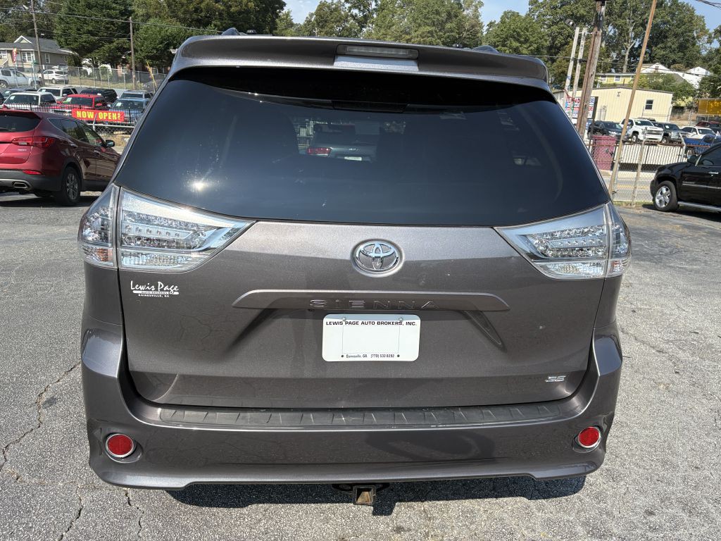 2015 Toyota Sienna Image 4