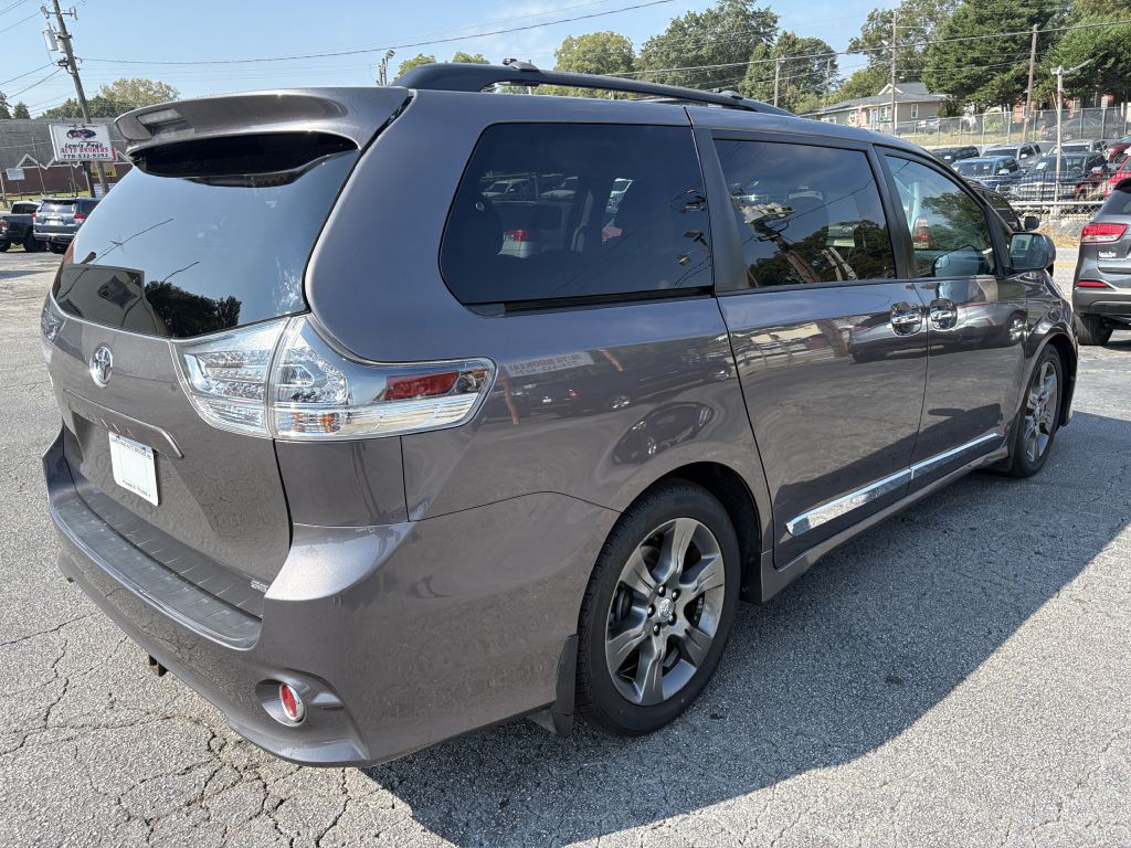 2015 Toyota Sienna Image 7
