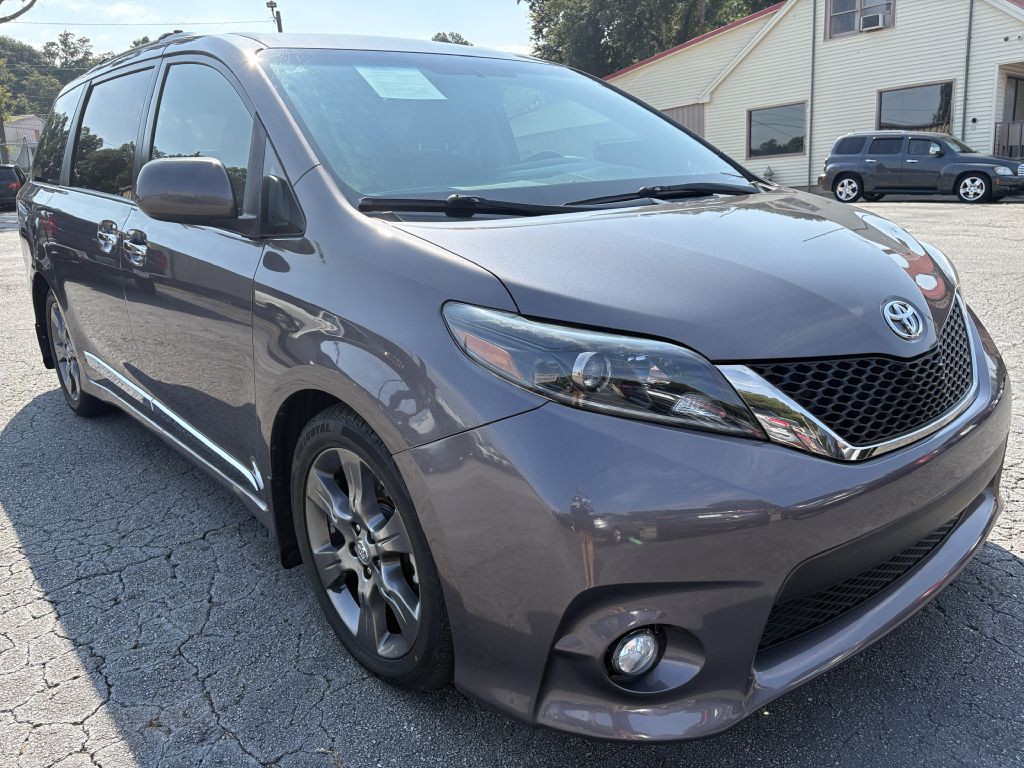 2015 Toyota Sienna Image 9