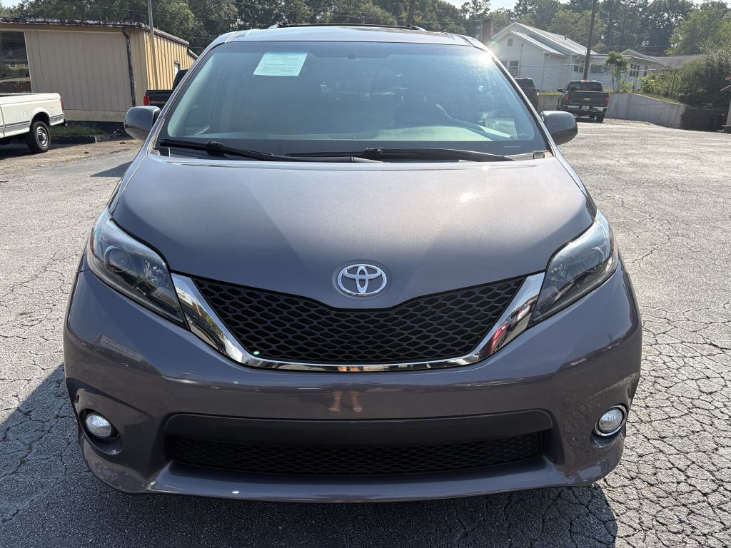 2015 Toyota Sienna Image 10