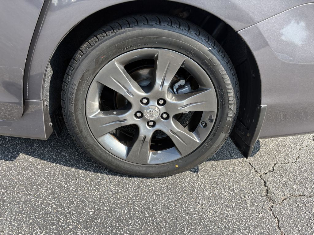 2015 Toyota Sienna Image 18