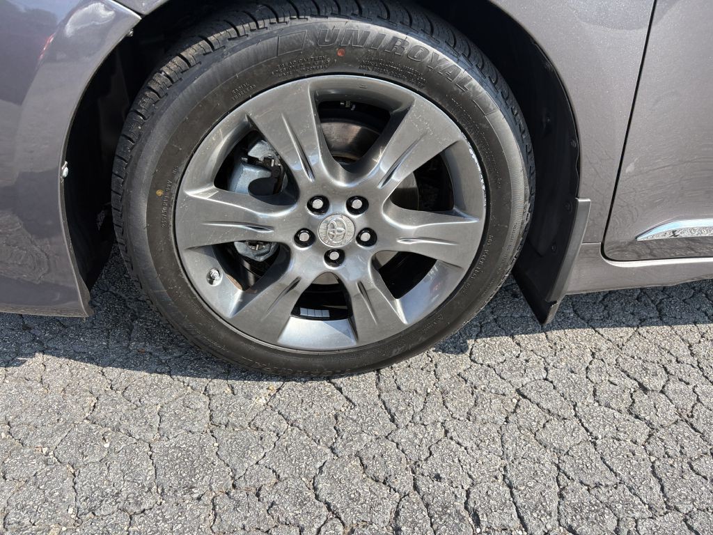 2015 Toyota Sienna Image 19