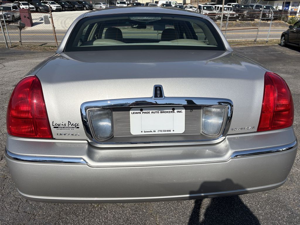 2009 Lincoln Town Car Image 4
