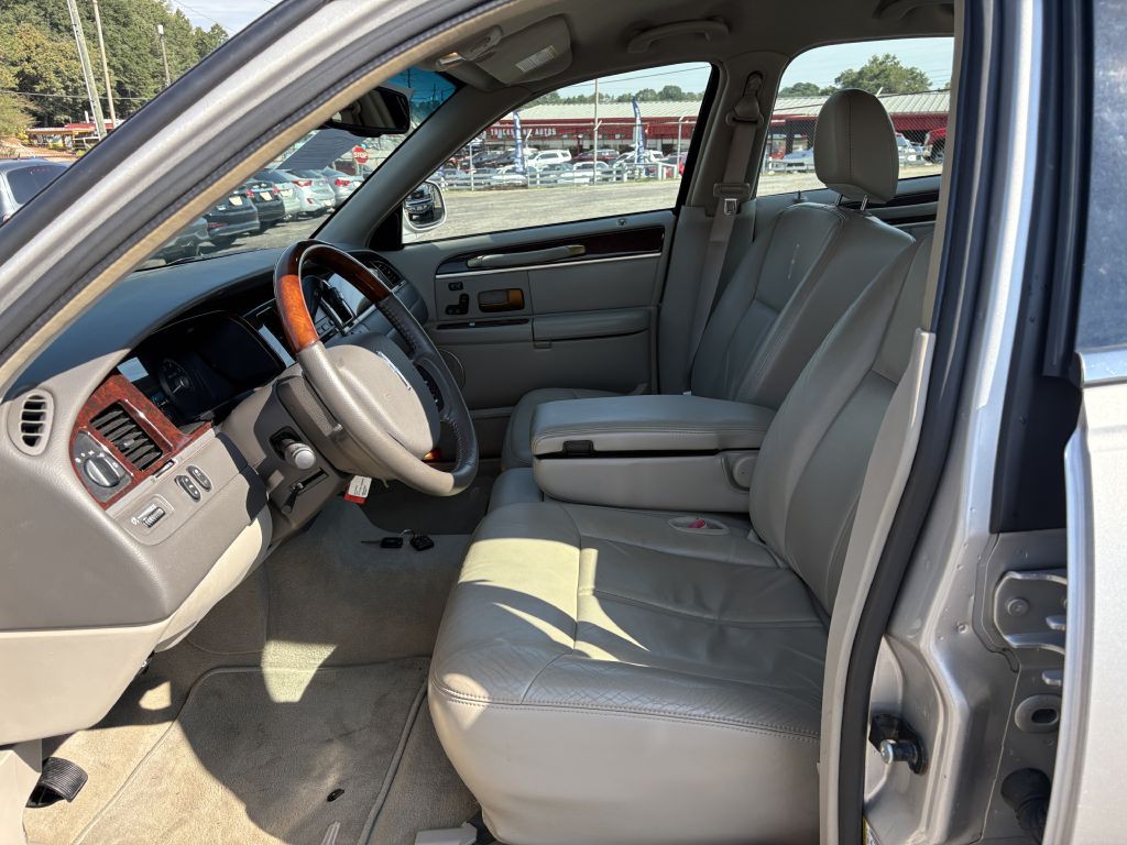 2009 Lincoln Town Car Image 11