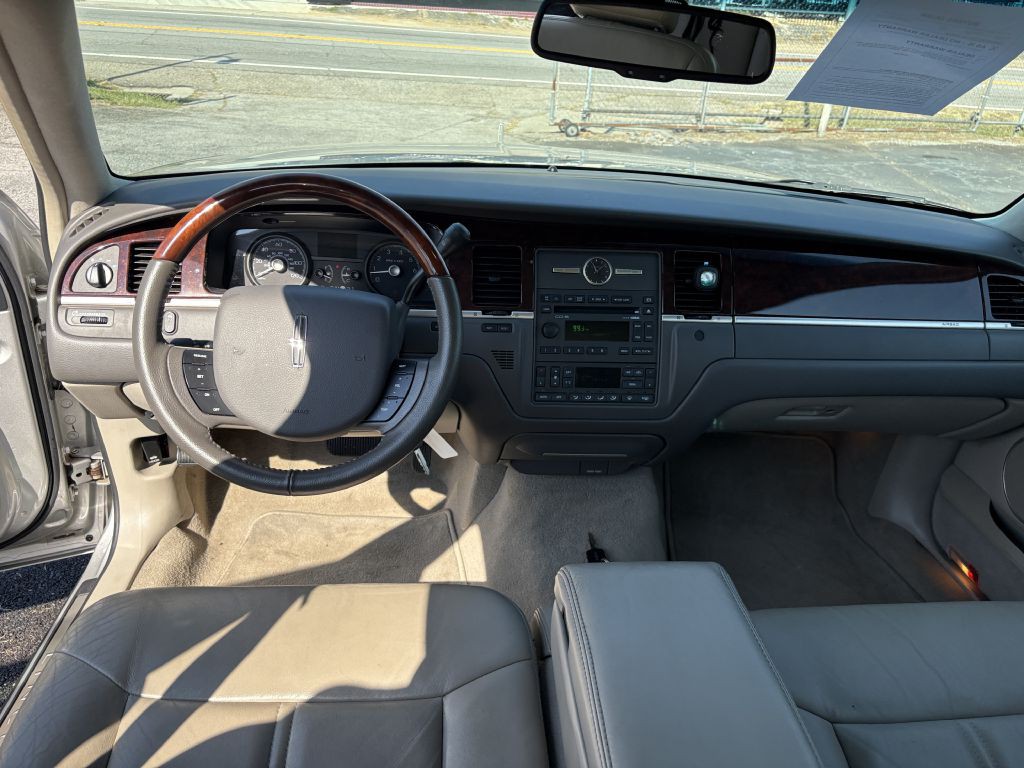 2009 Lincoln Town Car Image 12