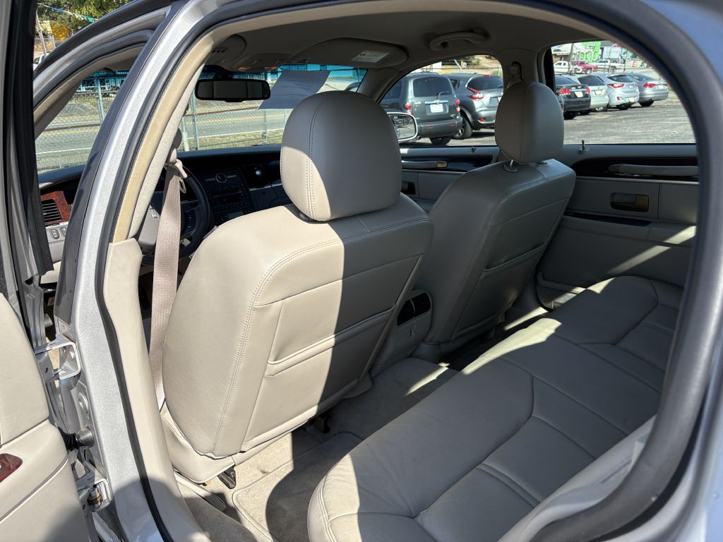 2009 Lincoln Town Car Image 14