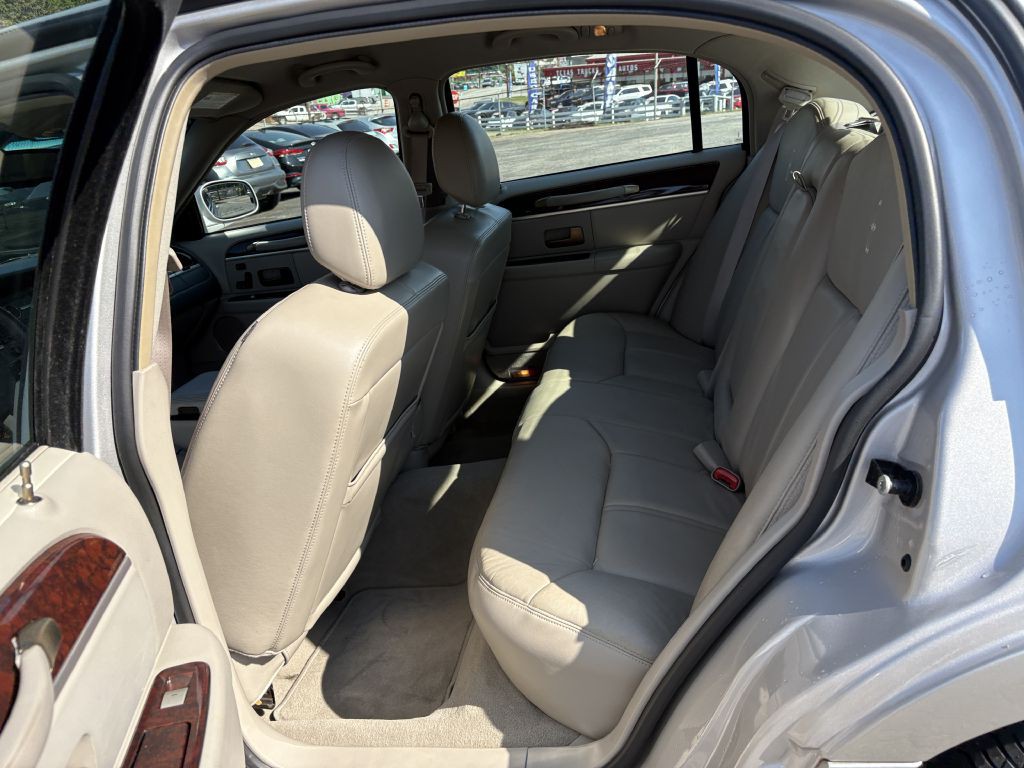 2009 Lincoln Town Car Image 15