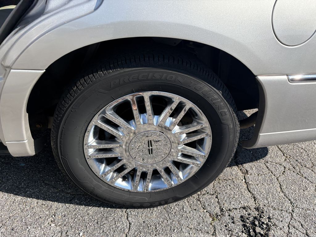2009 Lincoln Town Car Image 16
