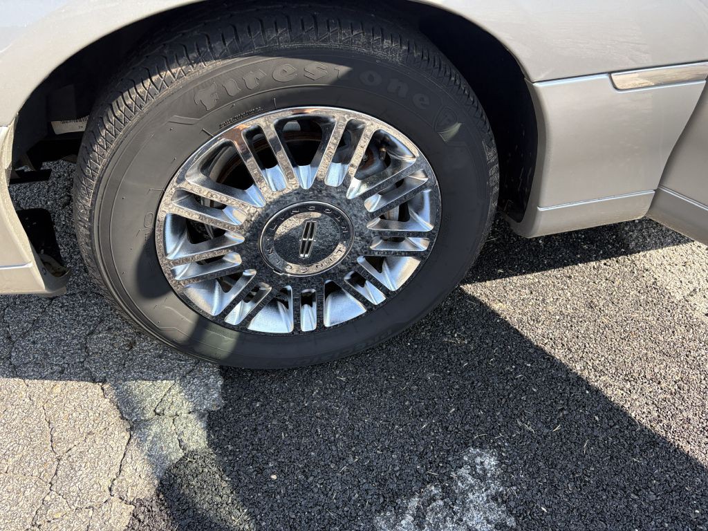 2009 Lincoln Town Car Image 17
