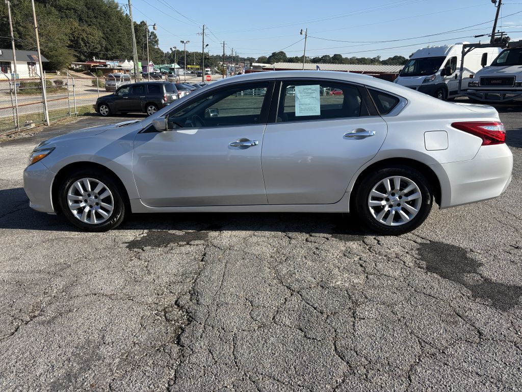2017 Nissan Altima Image 2