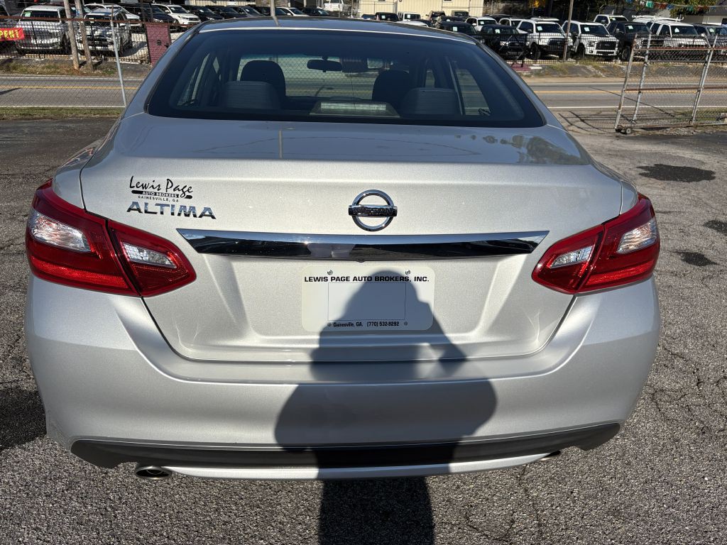 2017 Nissan Altima Image 4
