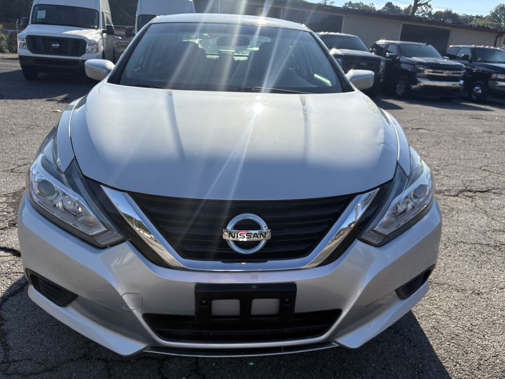 2017 Nissan Altima Image 8