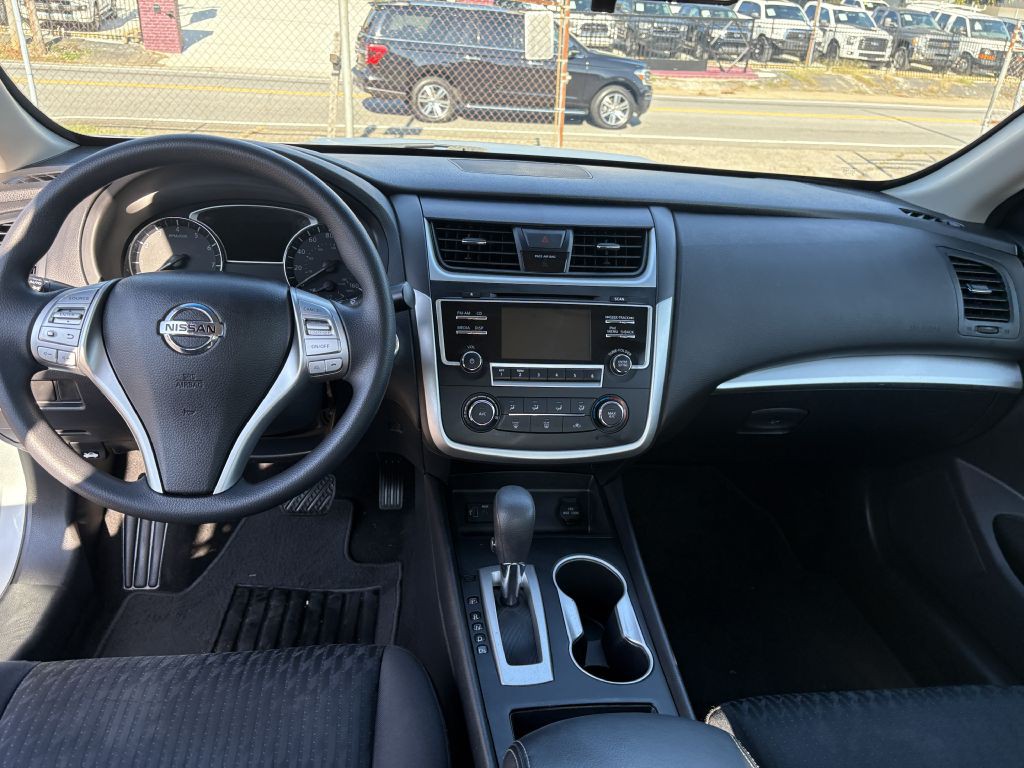 2017 Nissan Altima Image 11