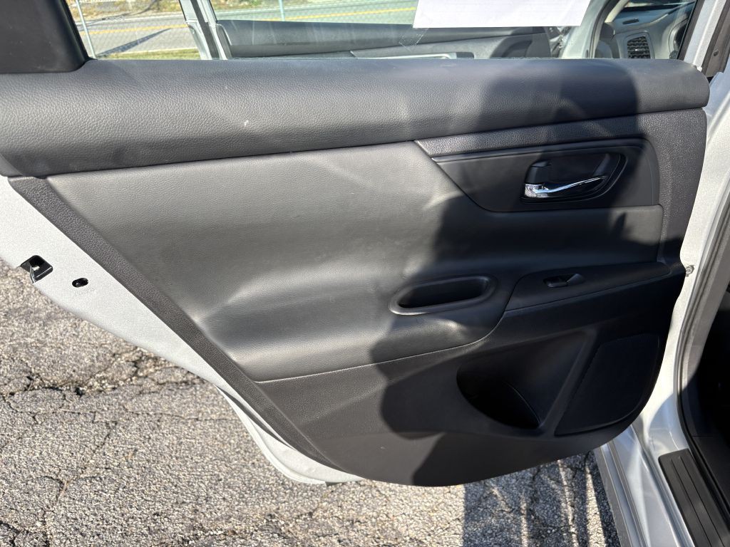 2017 Nissan Altima Image 12