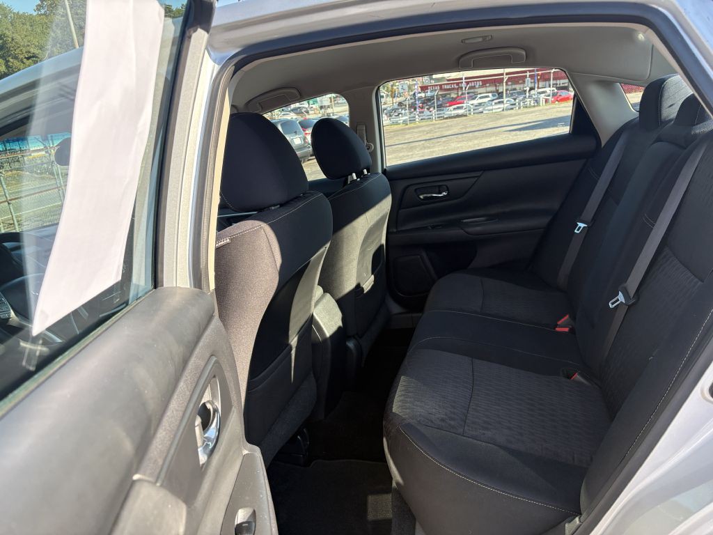 2017 Nissan Altima Image 14