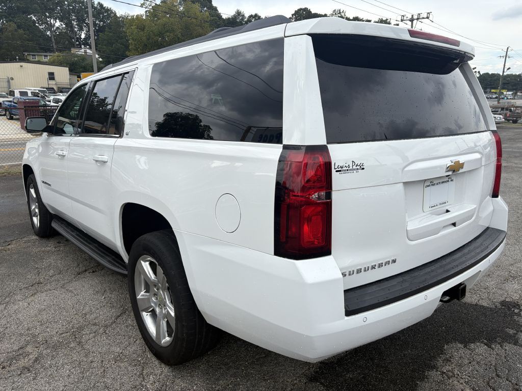 2015 Chevrolet Suburban Image 2