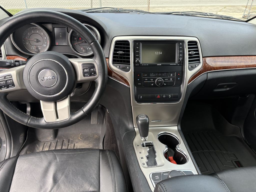 2011 Jeep Grand Cherokee Image 12