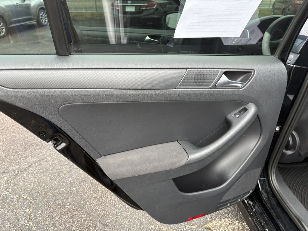 2012 Volkswagen Jetta Image 12