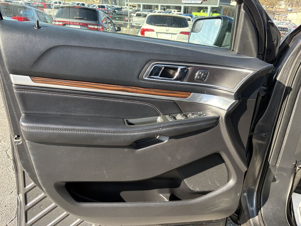 2016 Ford Explorer Image 9