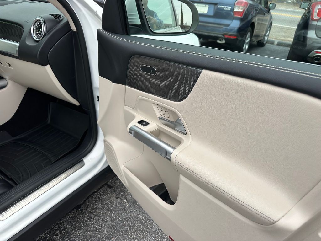 2022 Mercedes-Benz GLB Image 17