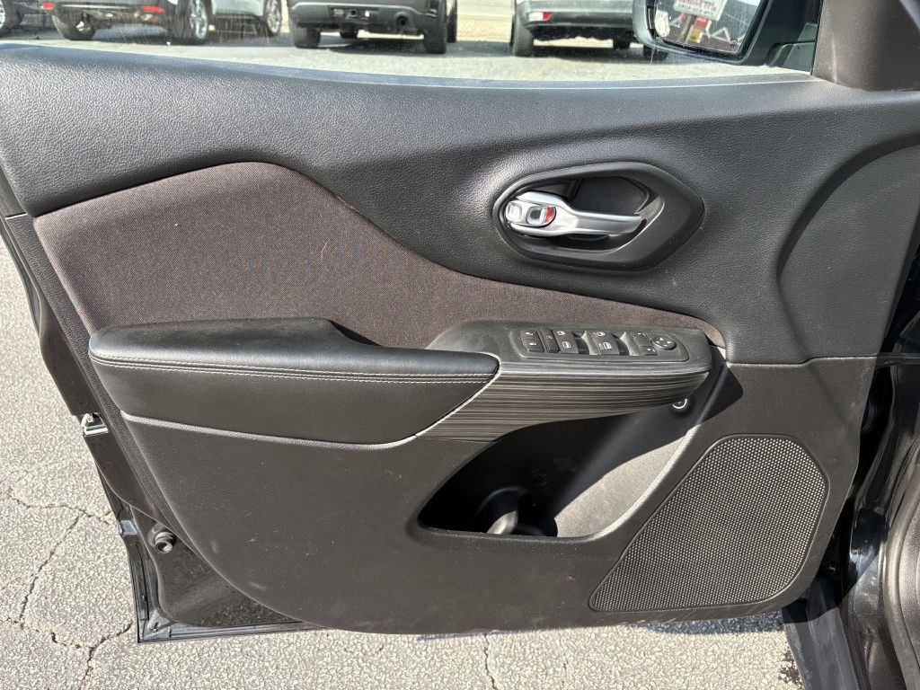 2016 Jeep Cherokee Image 10