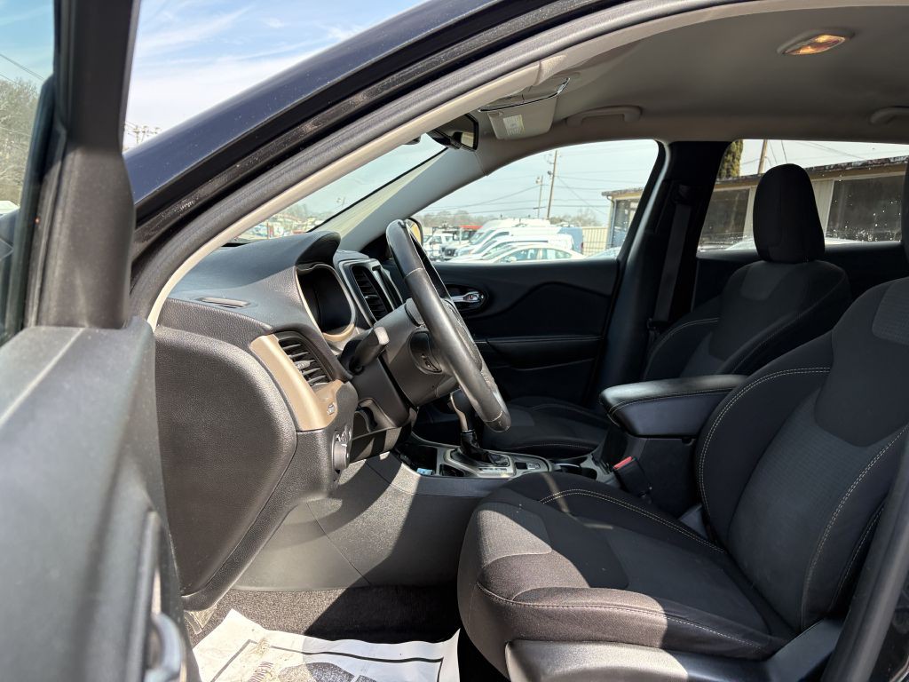 2016 Jeep Cherokee Image 11