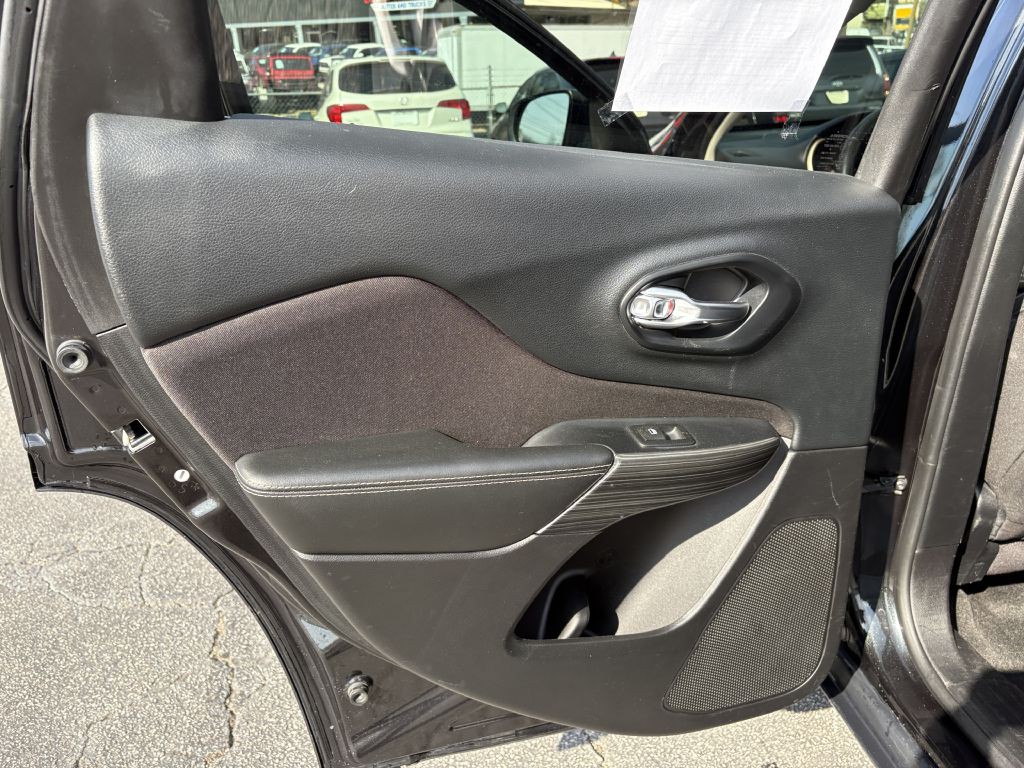 2016 Jeep Cherokee Image 13