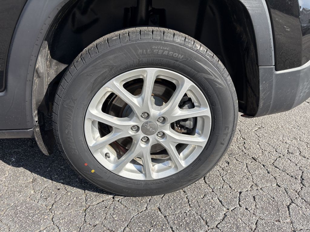 2016 Jeep Cherokee Image 16