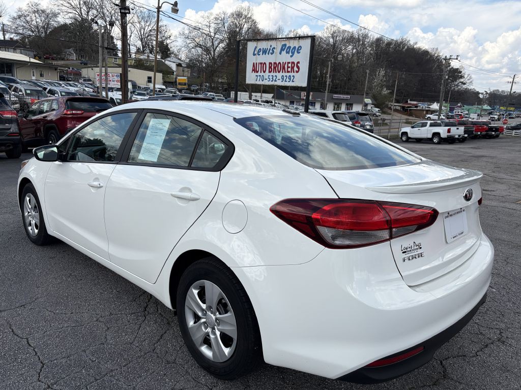 2017 Kia Forte Image 3