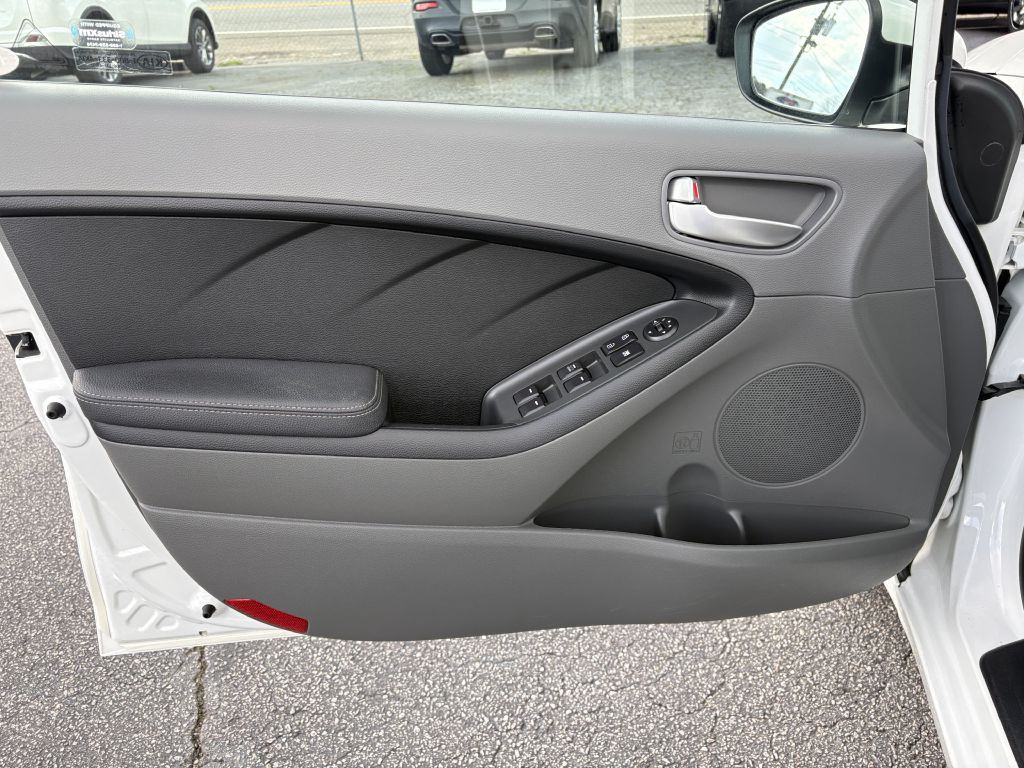 2017 Kia Forte Image 9