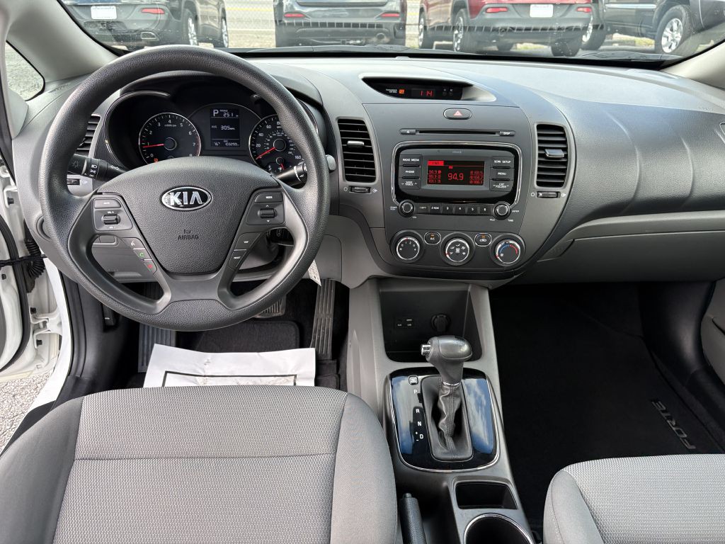 2017 Kia Forte Image 11