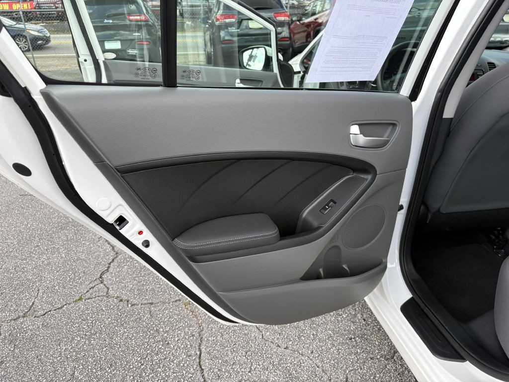 2017 Kia Forte Image 12