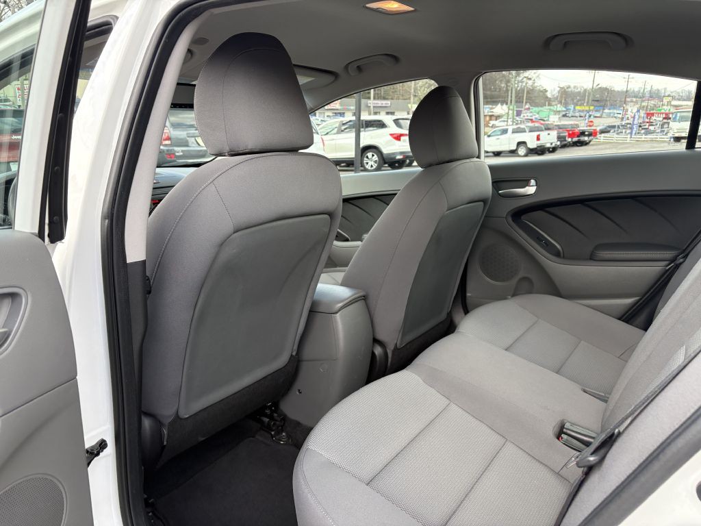 2017 Kia Forte Image 13