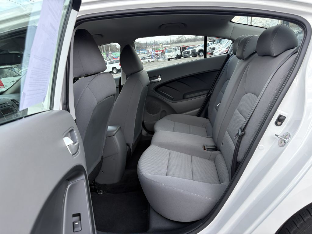 2017 Kia Forte Image 14