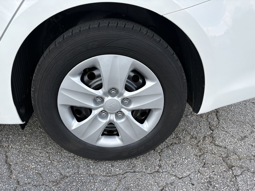 2017 Kia Forte Image 15