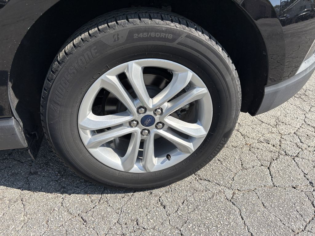 2019 Ford Edge Image 16