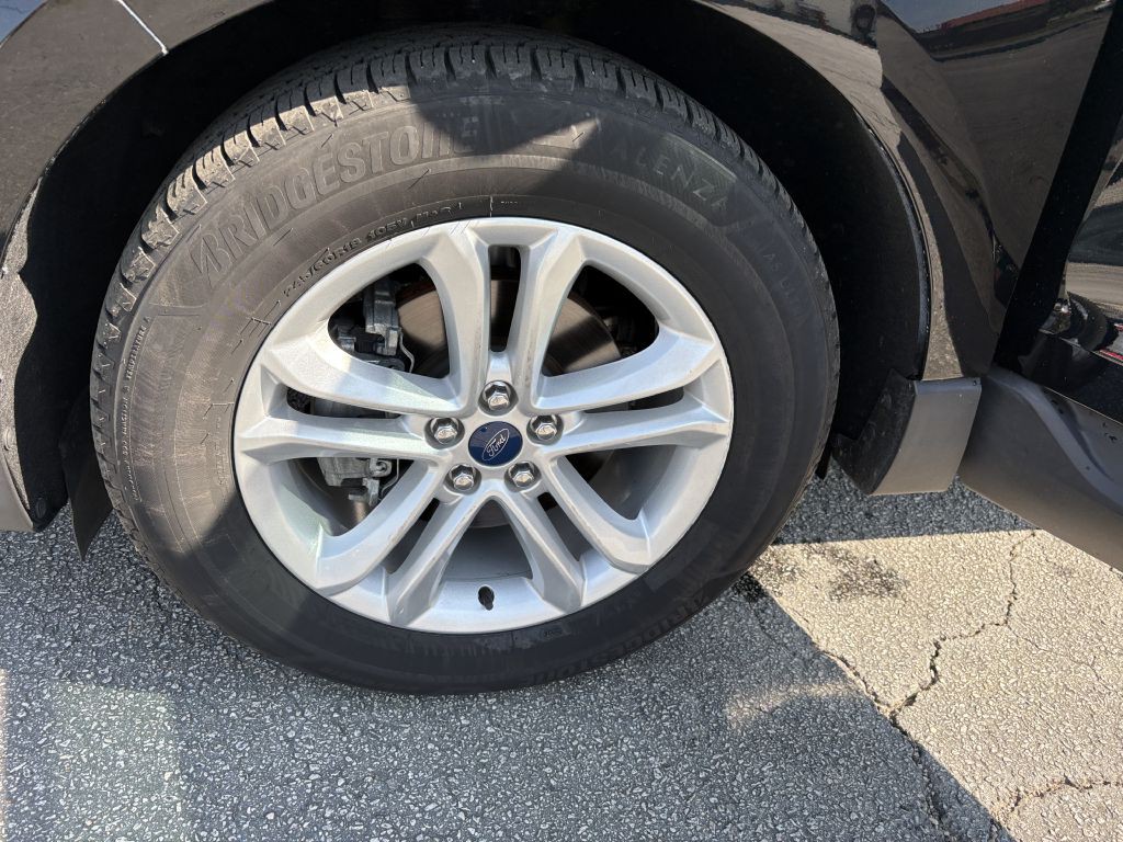 2019 Ford Edge Image 17