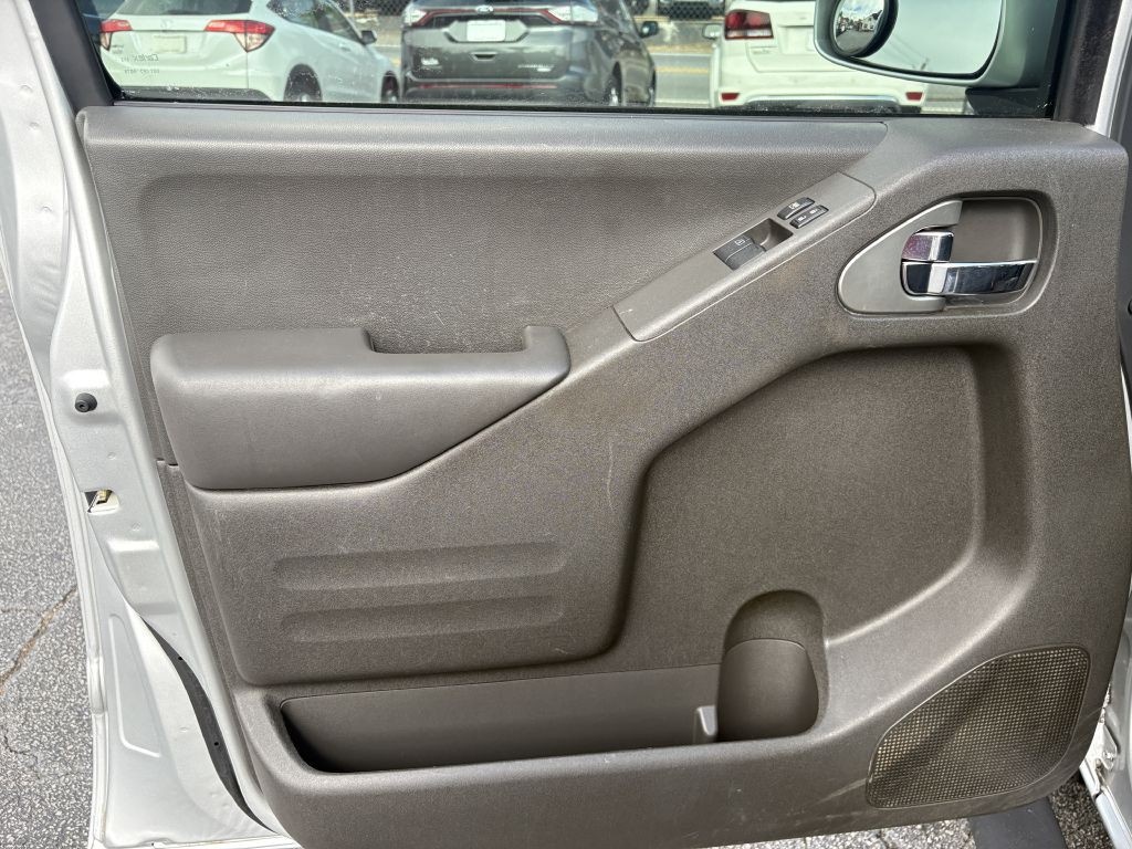 2015 Nissan Frontier Image 10