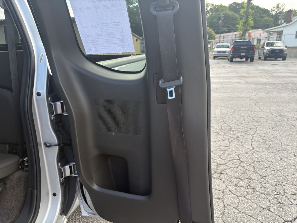 2015 Nissan Frontier Image 13