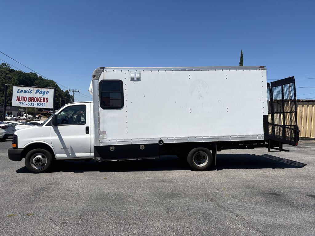 2013 Chevrolet Express Image 2