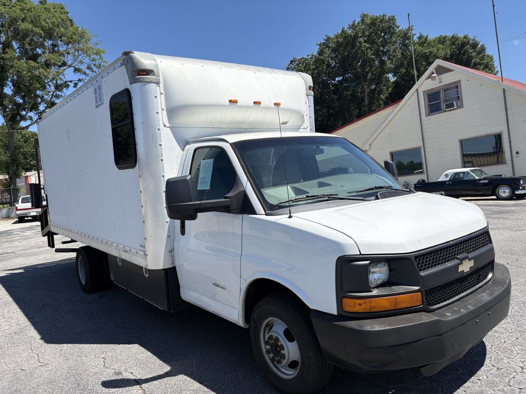 2013 Chevrolet Express Image 10