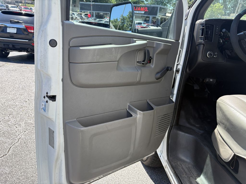 2013 Chevrolet Express Image 12