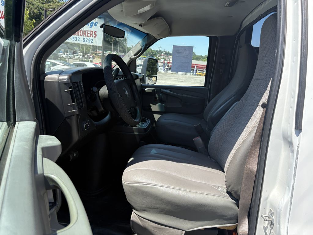 2013 Chevrolet Express Image 13