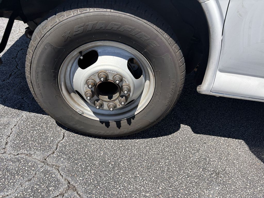2013 Chevrolet Express Image 17