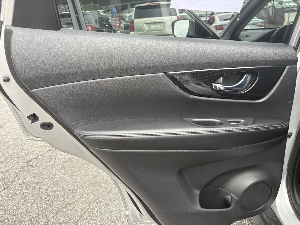 2018 Nissan Rogue Image 13