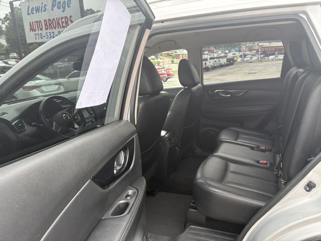 2018 Nissan Rogue Image 15