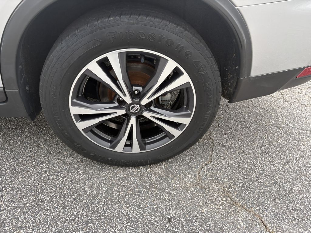 2018 Nissan Rogue Image 16