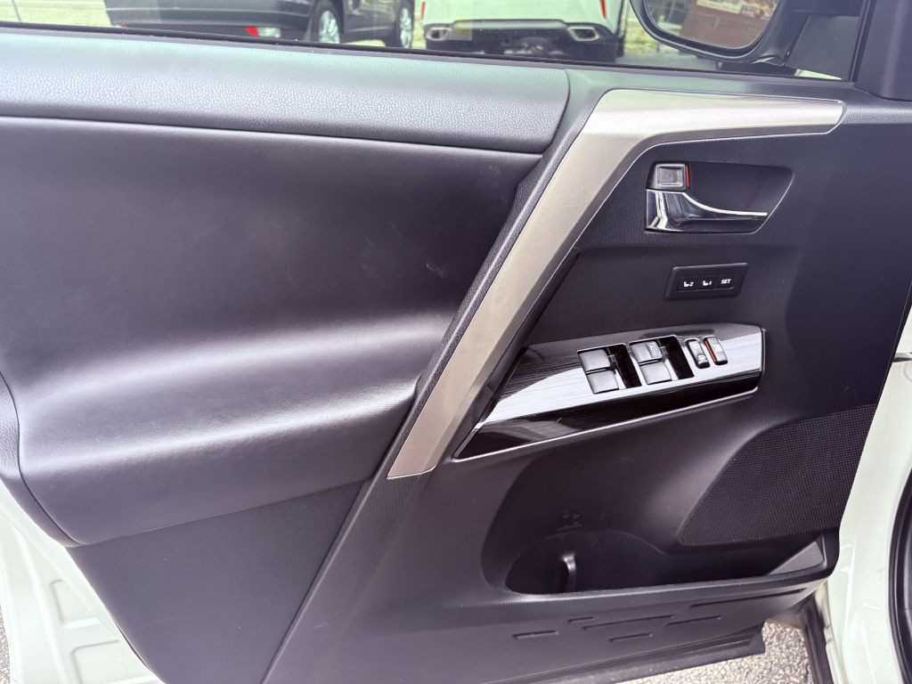 2018 Toyota Rav4 Image 9